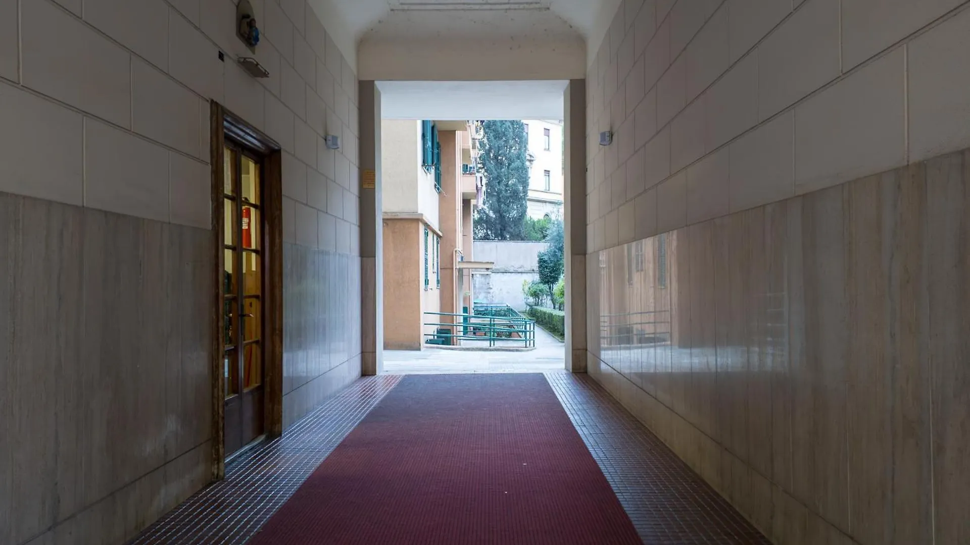 Apartment Alloggio Metro A Re Di Roma - Lady In Blue