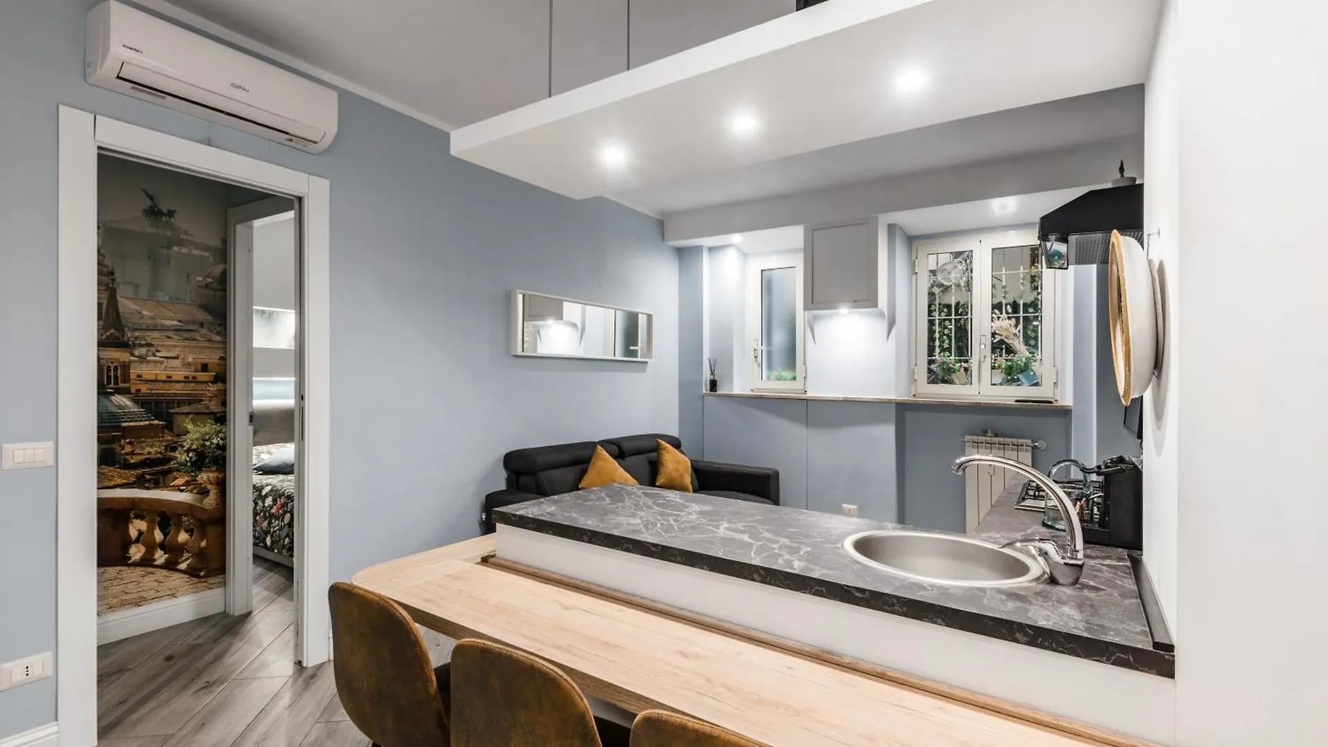Apartment Alloggio Metro A Re Di Roma - Lady In Blue Italy